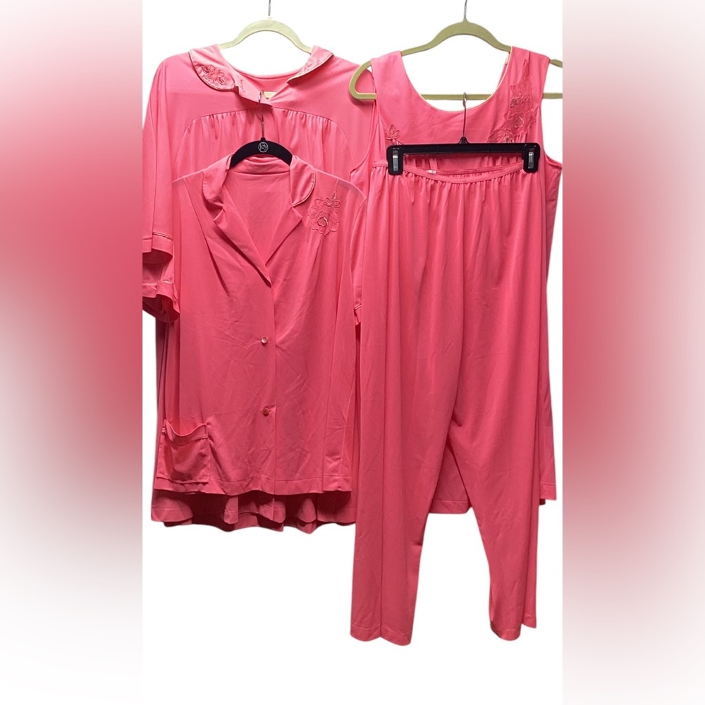Lorraine Vintage sleepwear coquette 4 piece coord set. Size Medium. Hot pink.